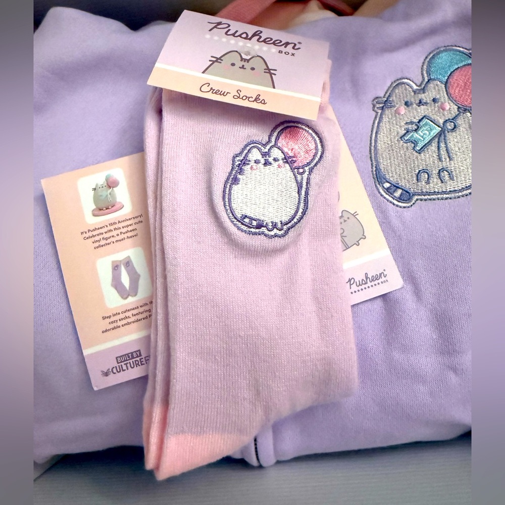 🎈Pusheen Box 2025 Spring Embroidered Crew Socks